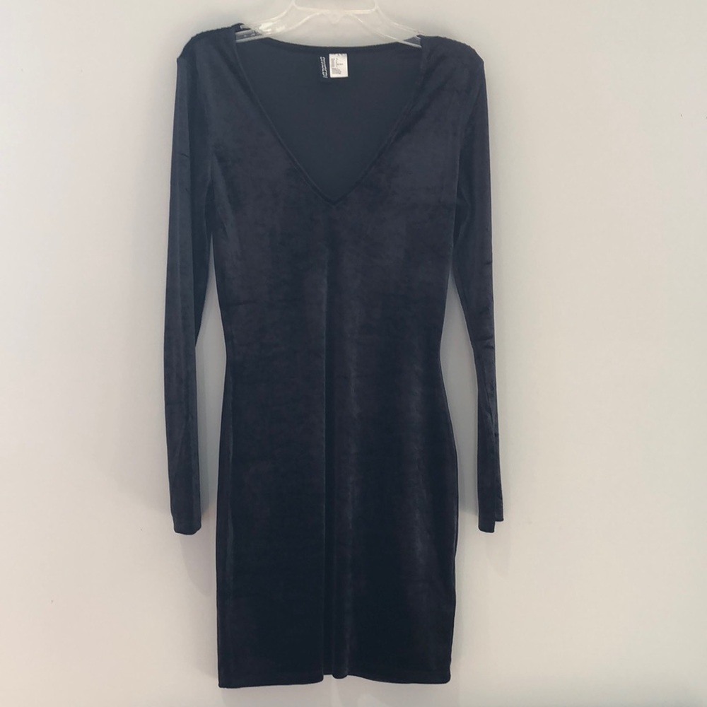 NWOT: Little black dress! Feels like velvet! Size 4